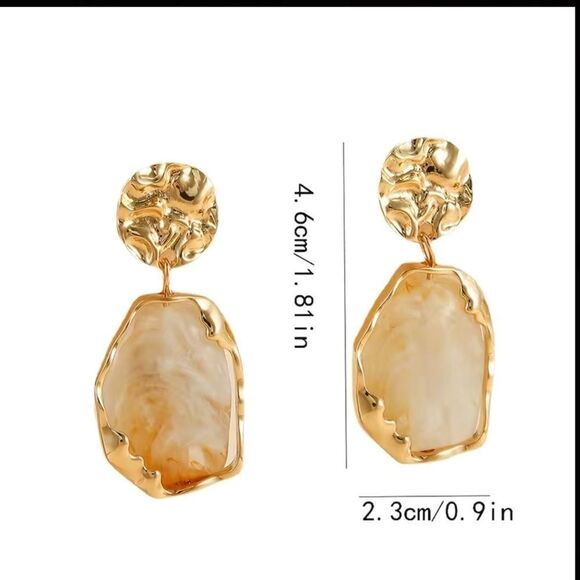 ⭐️Gold Tone White Ivory like Swirl Post Back Drop Dangle Earrings ⭐️ - Picture 10 of 16